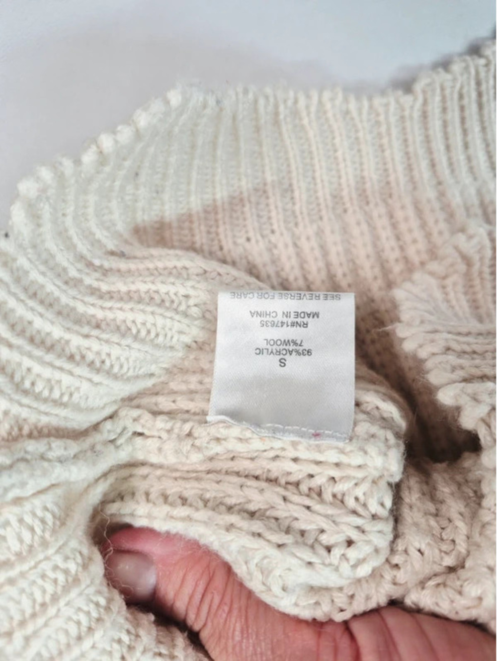 Romeo & Juliet Couture cream Oversized knit cropped sweater Women's small - Picture 9 of 13